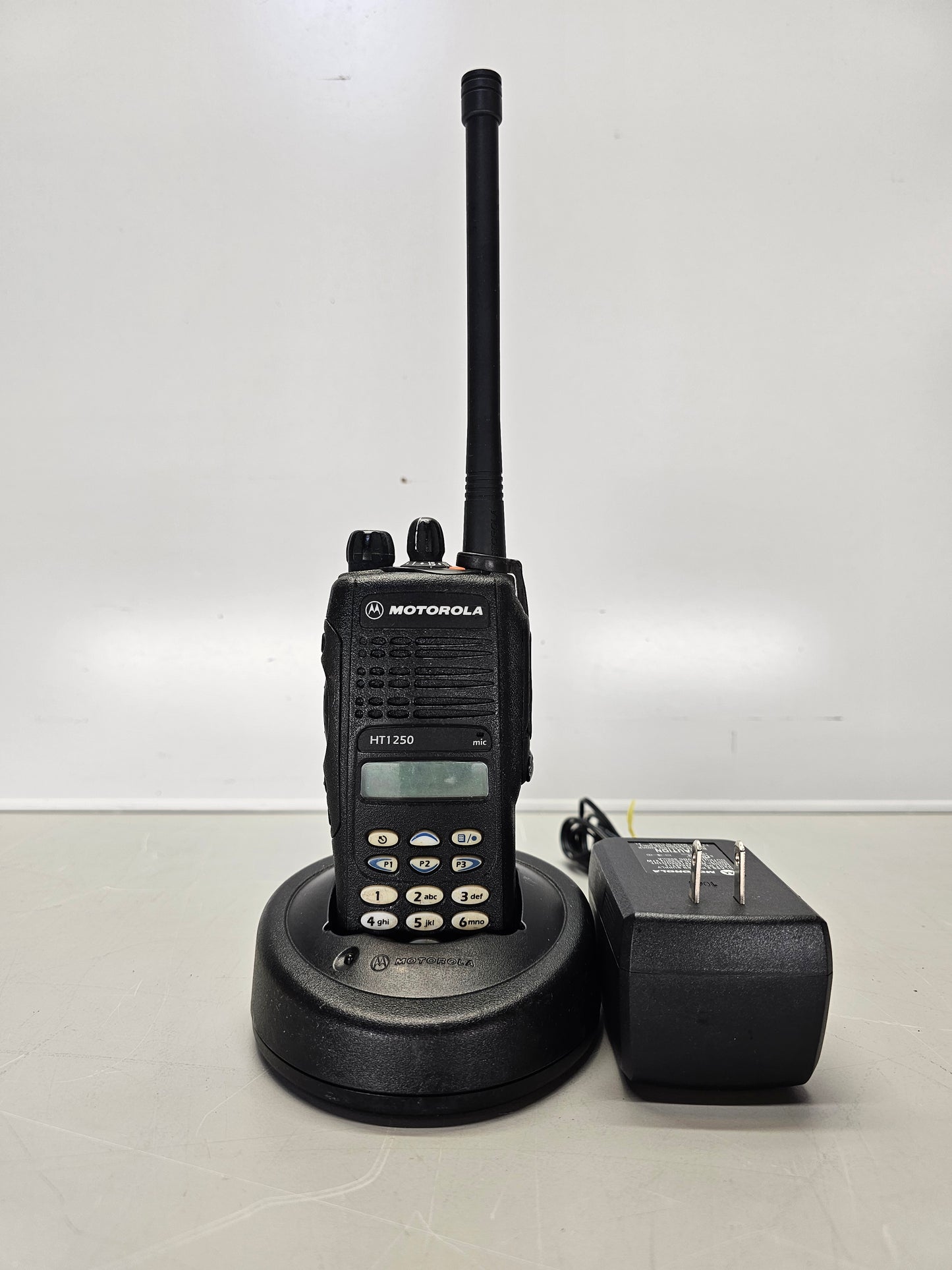 Motorola Portable HT1250 VHF 136-174 Mhz 128ch 5W (FKP)
