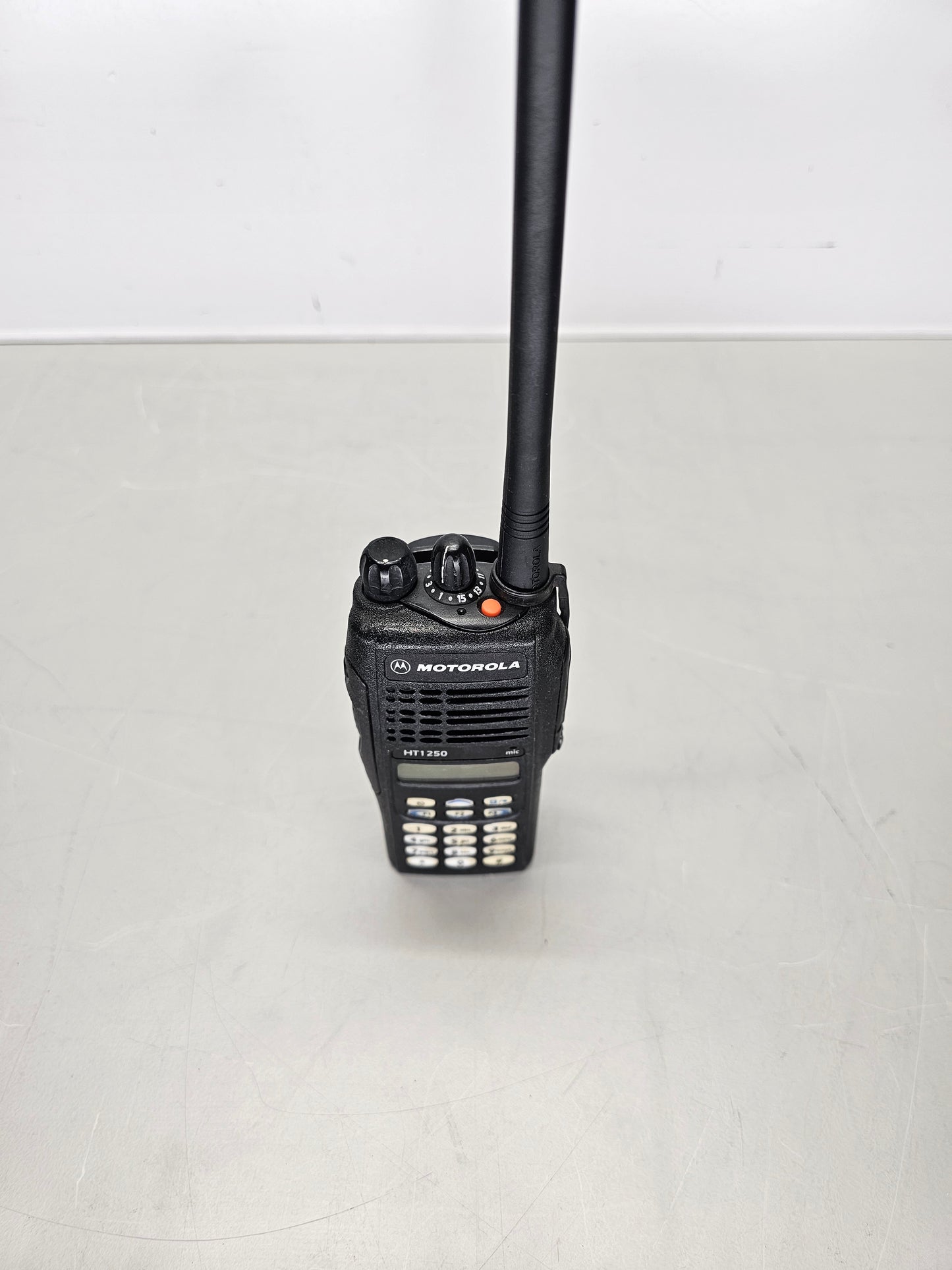 Motorola Portable HT1250 VHF 136-174 Mhz 128ch 5W (FKP)