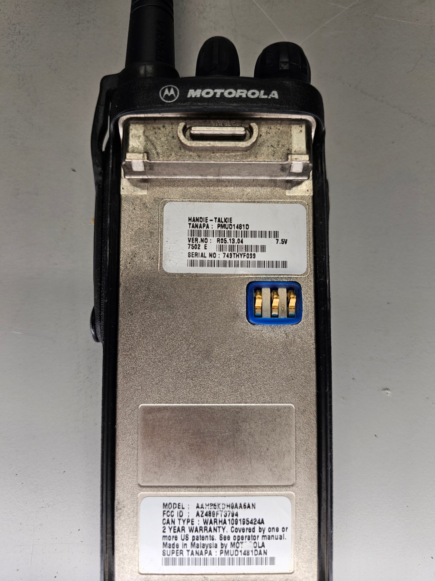 Motorola Portable HT1250 VHF 136-174 Mhz 128ch 5W (FKP)