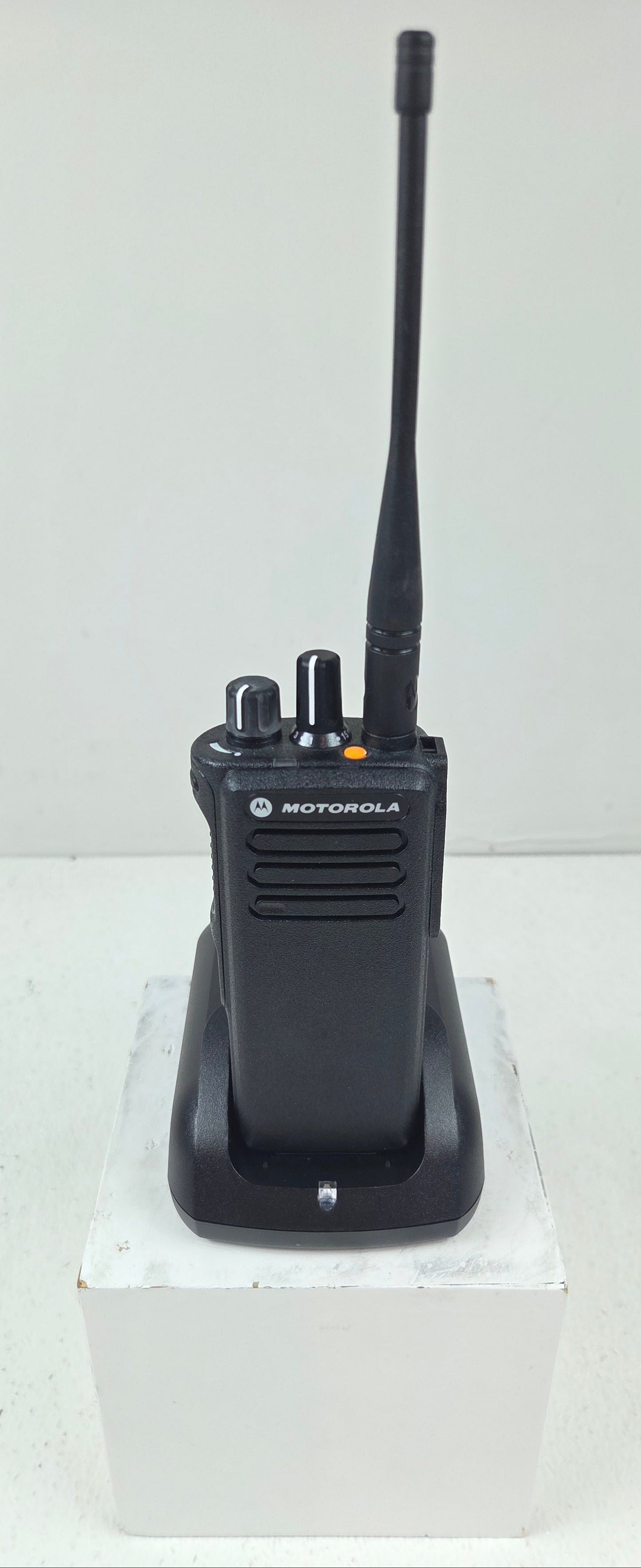 Motorola Portable XPR7380 800/900 806-941 Mhz 32ch 2.5W