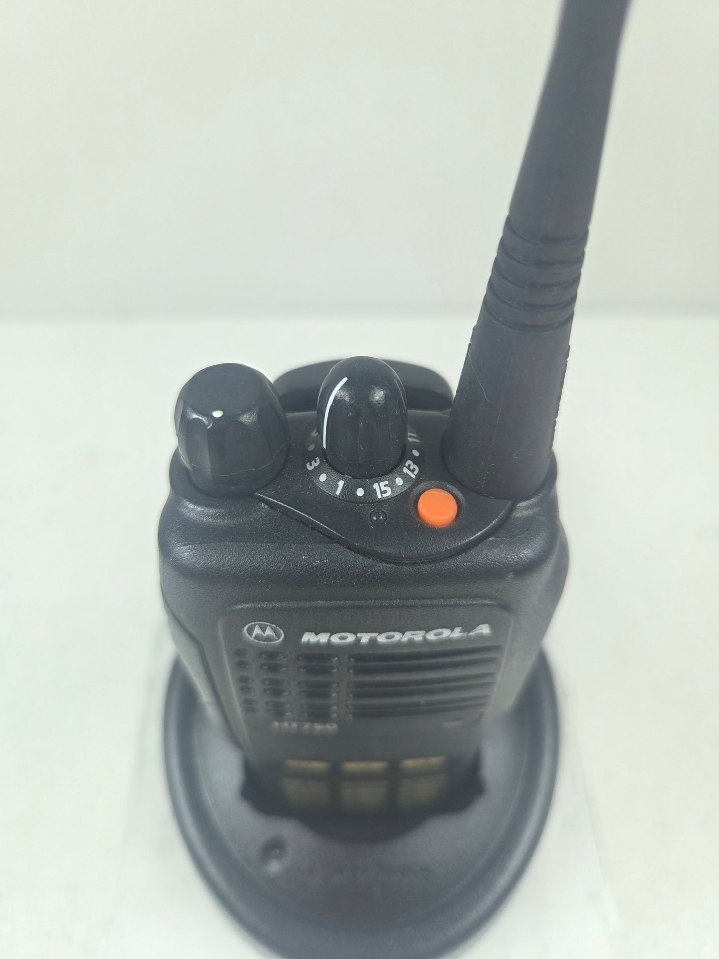 Motorola Portable HT750 UHF 403-470 Mhz 16ch 4W (FKP)