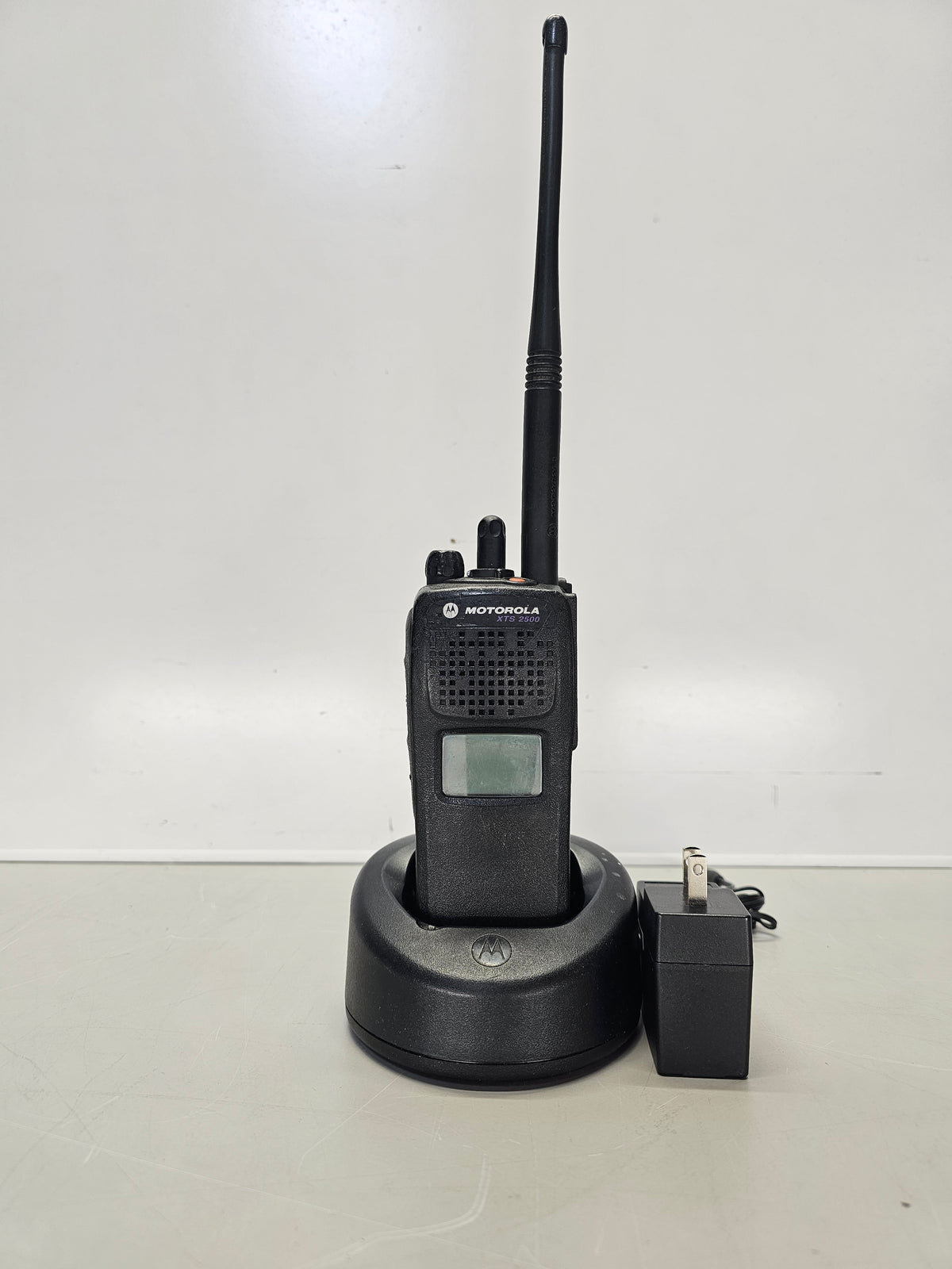 Motorola Portable XTS2500 900 896-940 Mhz 96ch 2.5W M1.5