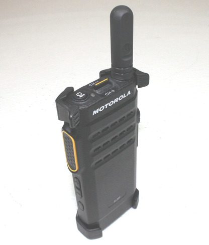 Motorola SL300 Capacity + UHF (403-470 MHz) 99ch Active Display Digital/Analog Portable Radio