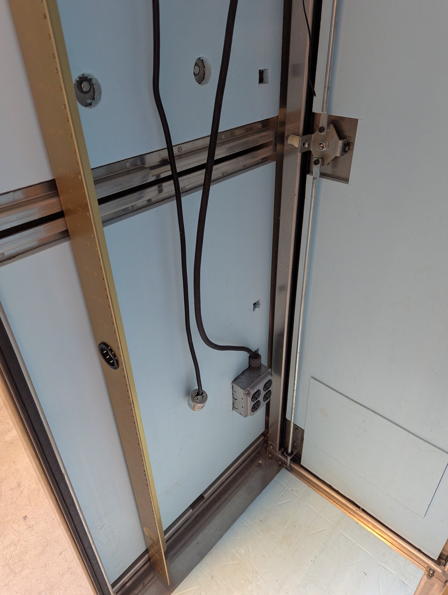 DDB OUTDOOR ENCLOSURE W/ AC (OD-78DX)