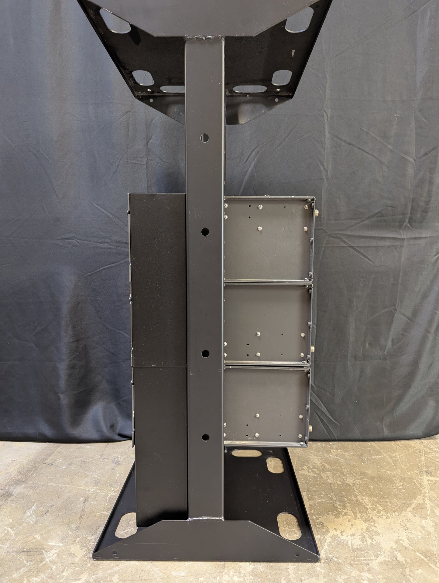 Sinclair TJ3216 - 6 Channel Transmit Combiner - 7" Ferrite -Cavity with dual-stage isolator, UHF (406-512MHz)