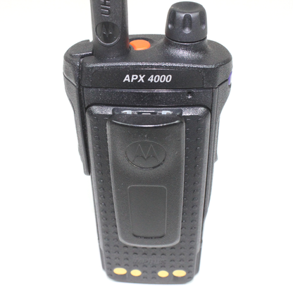 Motorola APX 4000 900 MHz (896-940) MHz Model 3 / 512 ch 5W (Single Knob)
