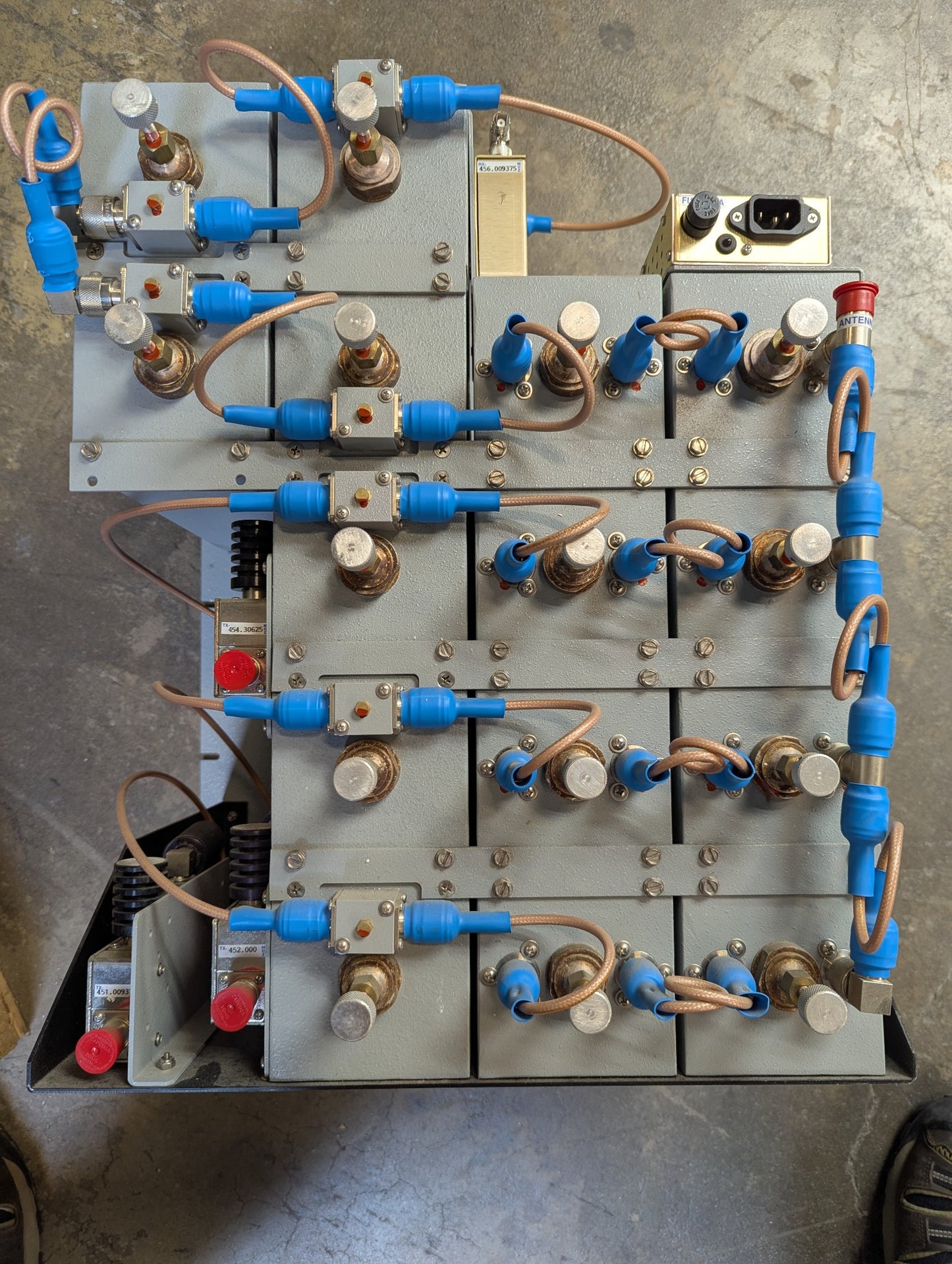 EMR W65542/ CUSTOM UHF 3-Channel 18-Cavity Combiner/Duplexer