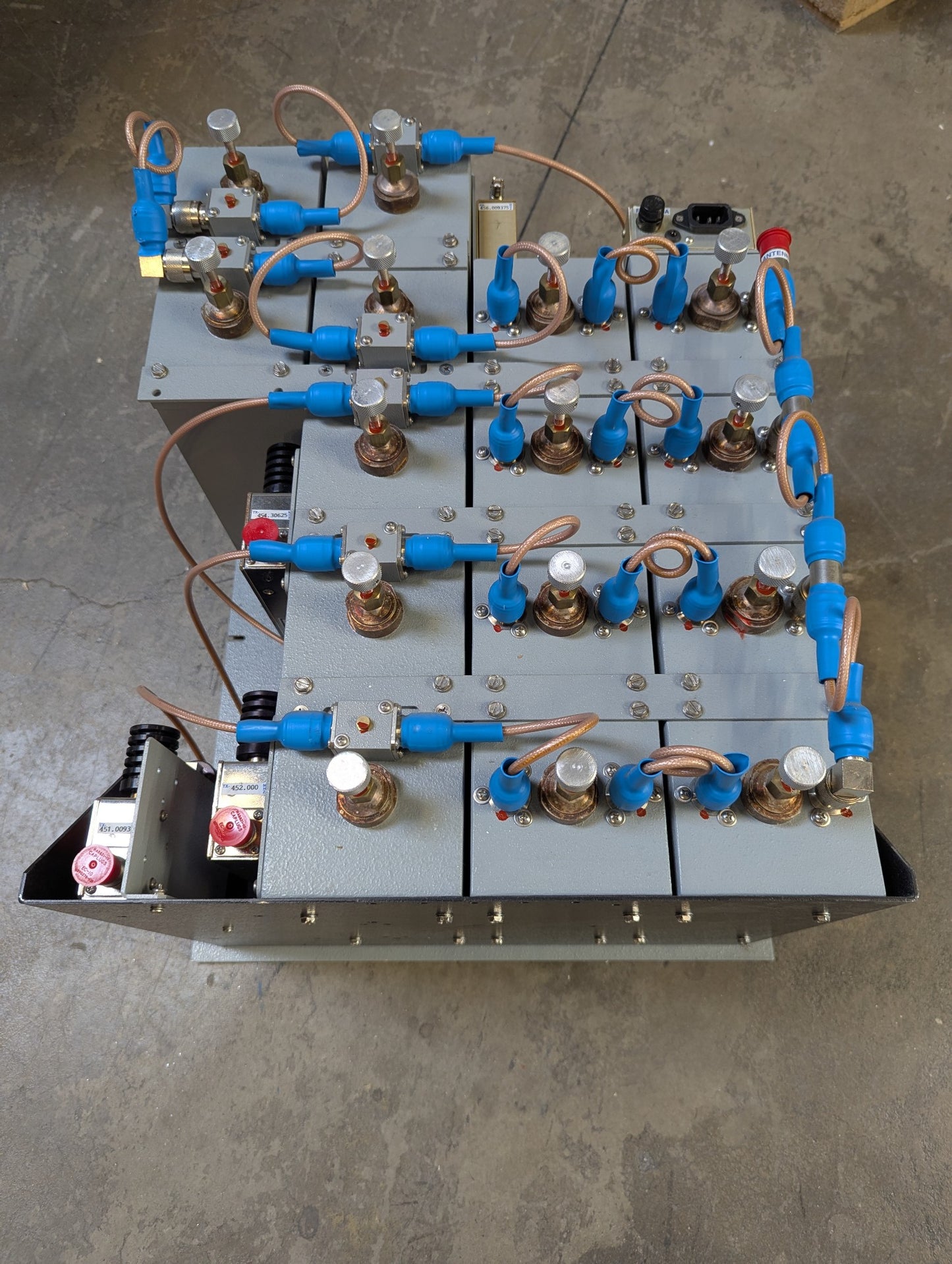 EMR W65542/ CUSTOM UHF 3-Channel 18-Cavity Combiner/Duplexer
