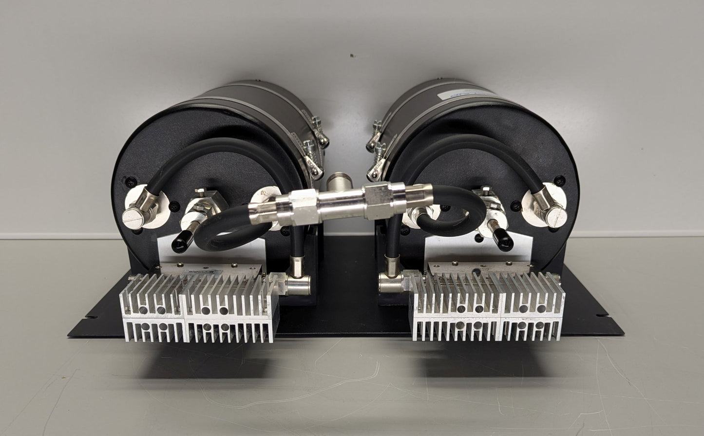 Sinclair TJ3212-V   2-channel Combiner - 7" cavity with dual stage isolator
