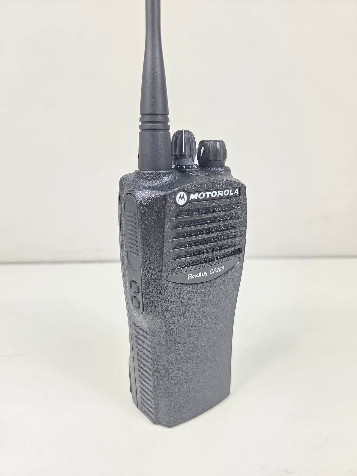 Motorola Portable CP200 UHF 403-440 Mhz 16ch 4W