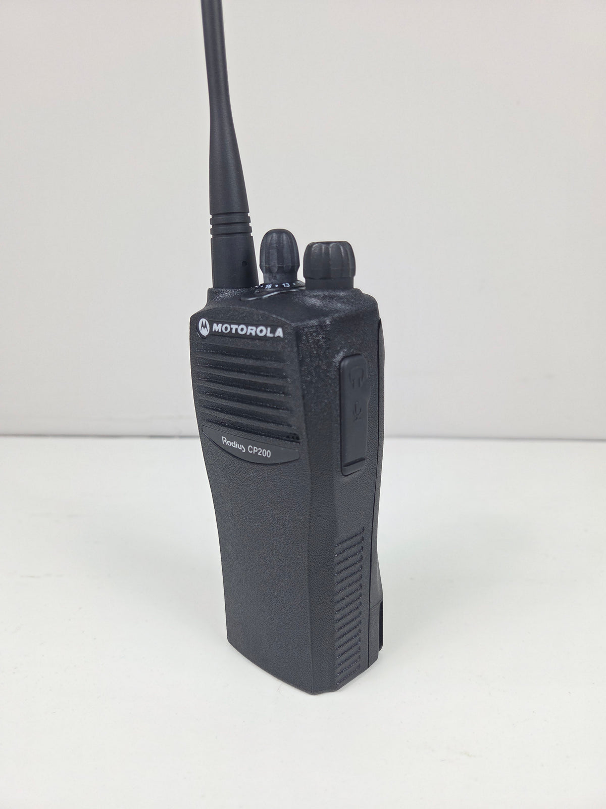 Motorola Portable CP200 UHF 403-440 Mhz 16ch 4W
