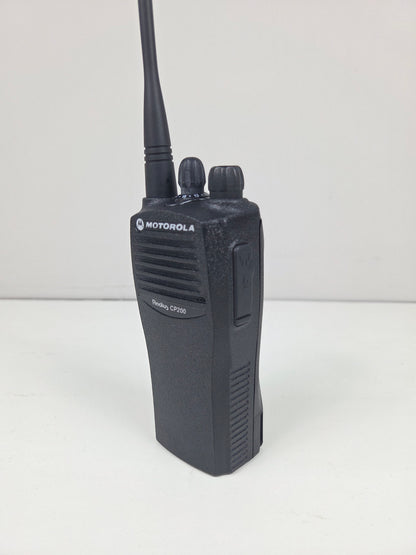 Motorola Portable CP200 UHF 403-440 Mhz 16ch 4W