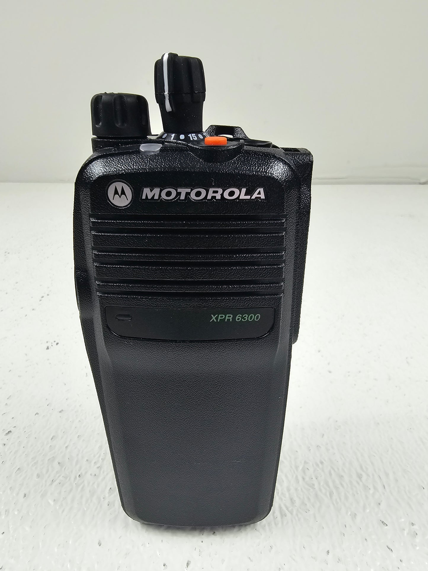 Motorola Portable XPR6300 UHF 403-470 32ch 4W