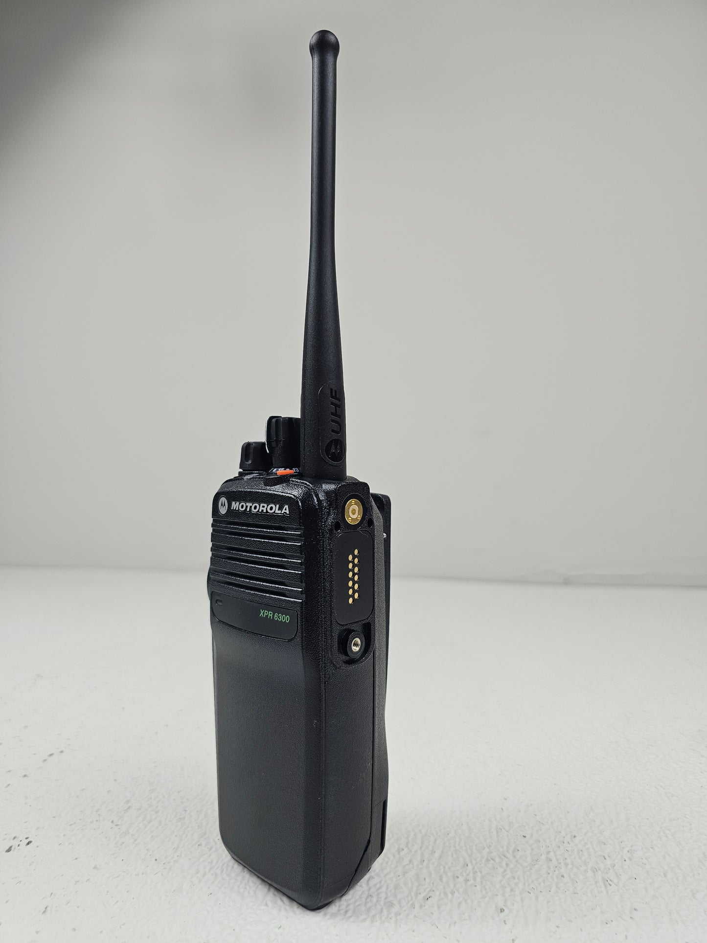 Motorola Portable XPR6300 UHF 403-470 32ch 4W