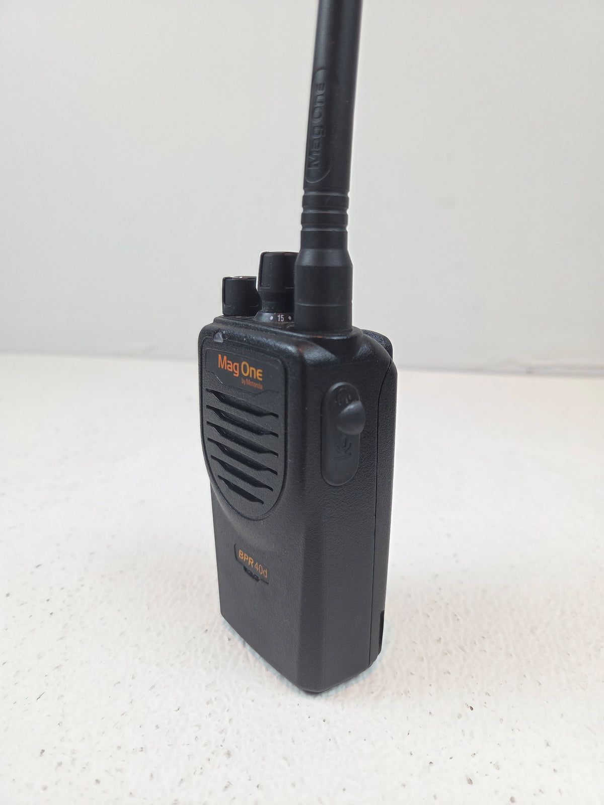 Motorola Portable BPR40D UHF 403-470 Mhz 16ch 4W