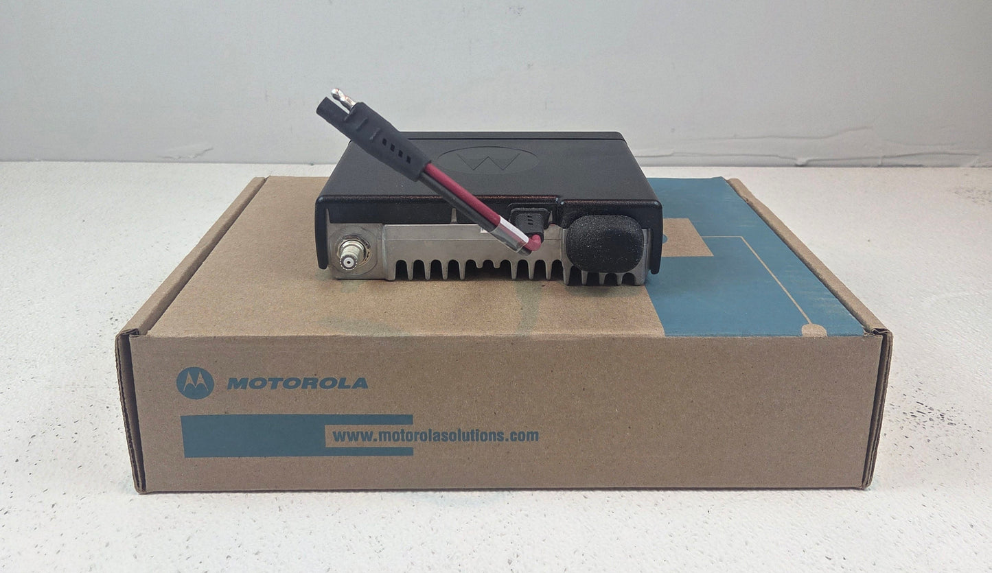 Motorola Mobile CM200D VHF 136-174 Mhz 16ch 25W Digital (NEW IN BOX)