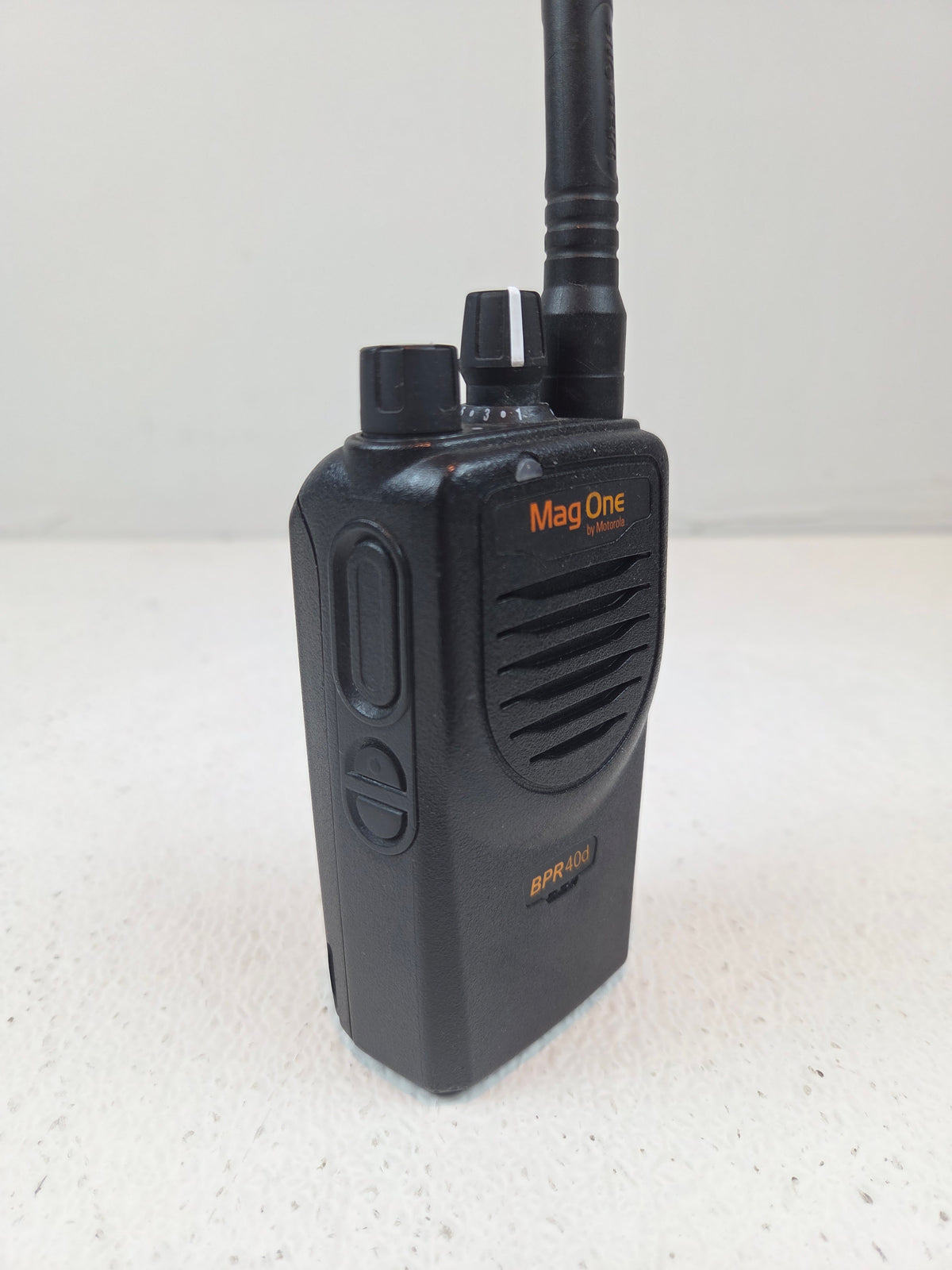 Motorola Portable BPR40D UHF 403-470 Mhz 16ch 4W