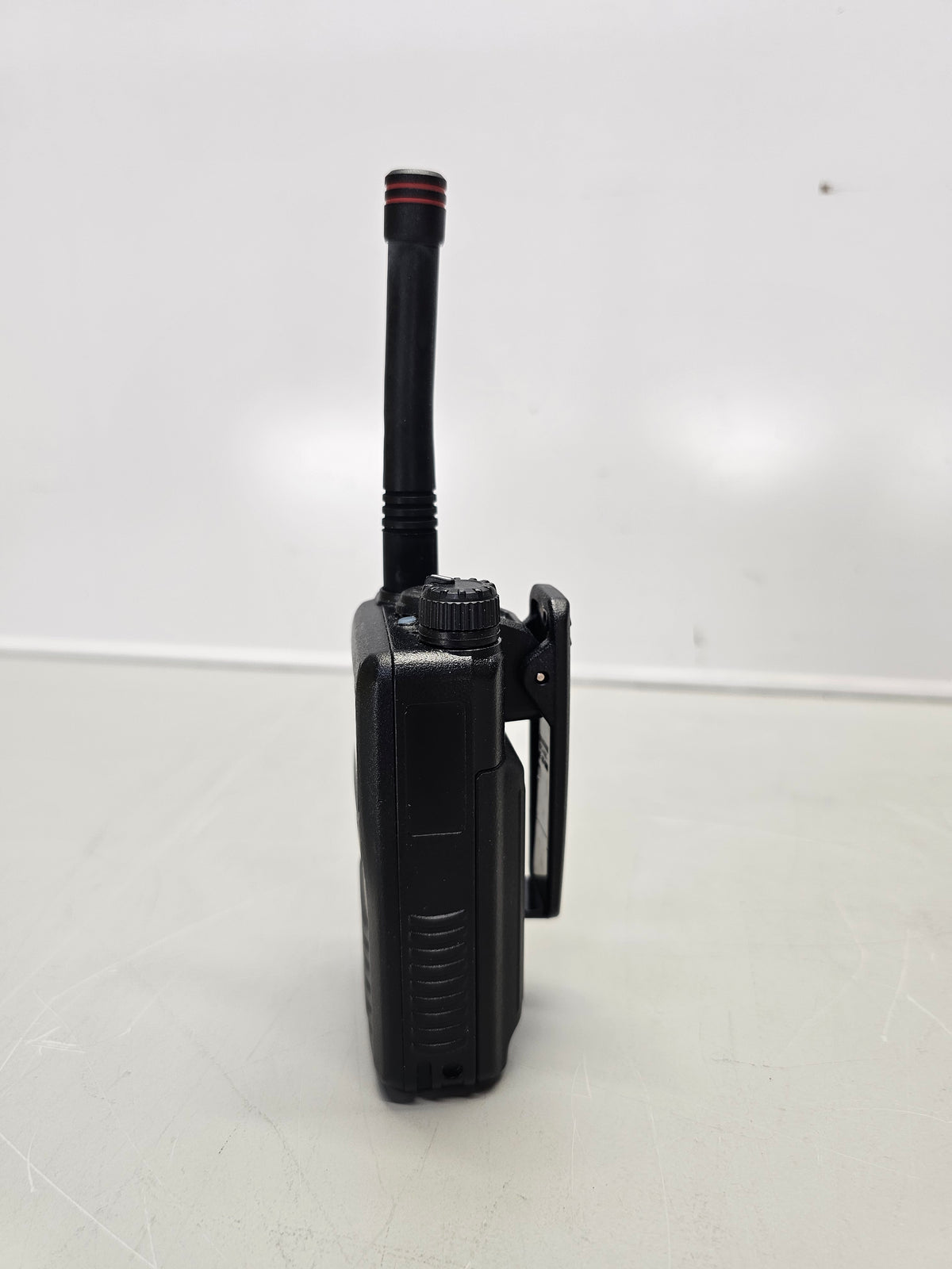 Motorola Portable EVX-S24-G6-3 UHF 403-480 Mhz 256ch 3W Digital/Analog