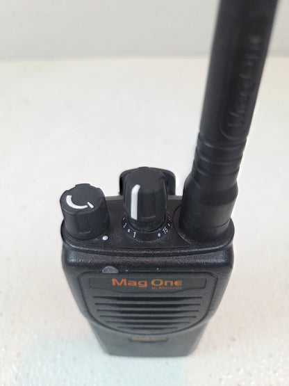 Motorola Portable BPR40D UHF 403-470 Mhz 16ch 4W