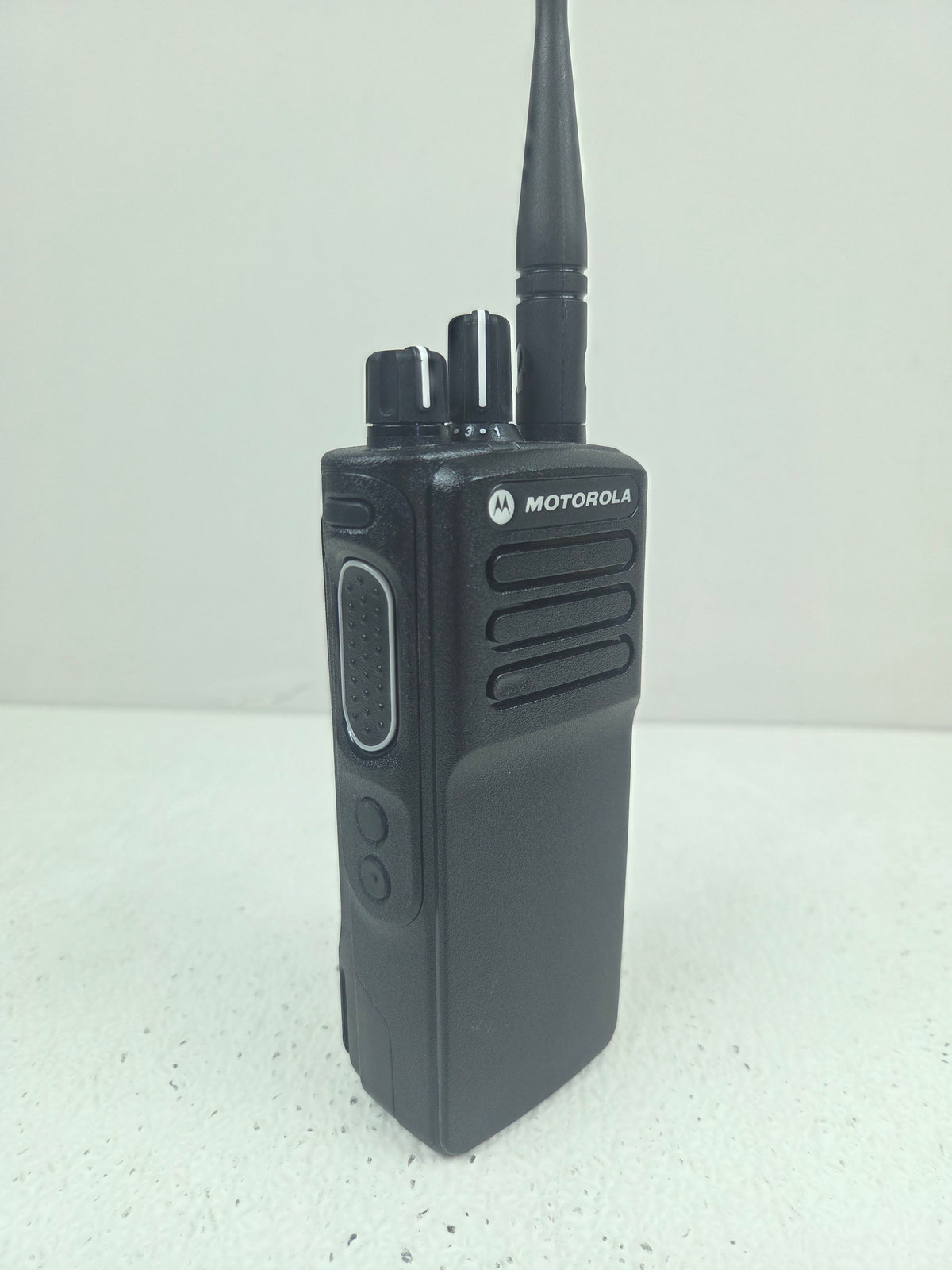Motorola Portable XPR7380e 800/900 806-941 Mhz 32ch 2.5W Capable