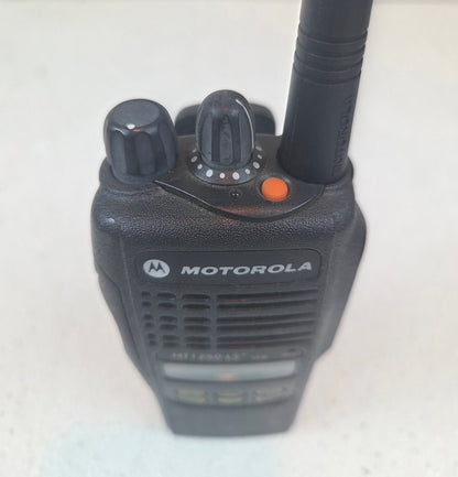Motorola Portable HT1250 LS+ VHF 136-174 Mhz 32ch 5W (LKP)