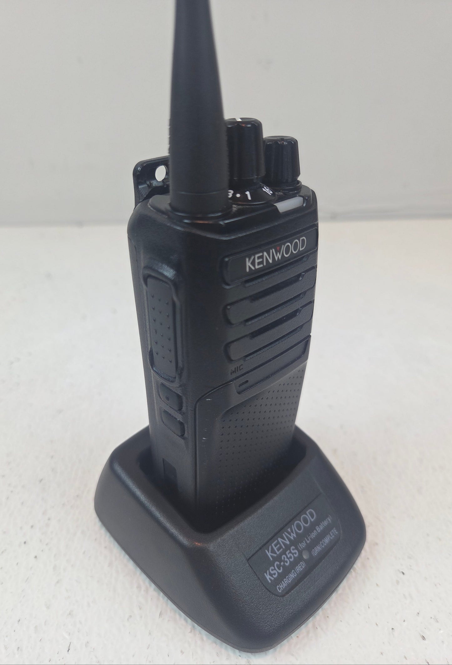 Kenwood Portable NX-1300DU-K UHF 450-520 Mhz 64ch 5W