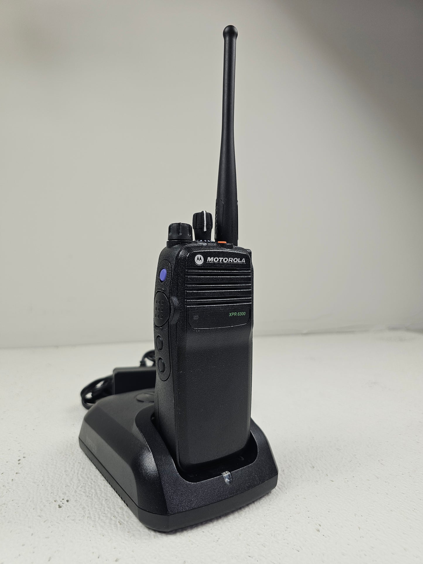 Motorola Portable XPR6300 UHF 403-470 32ch 4W